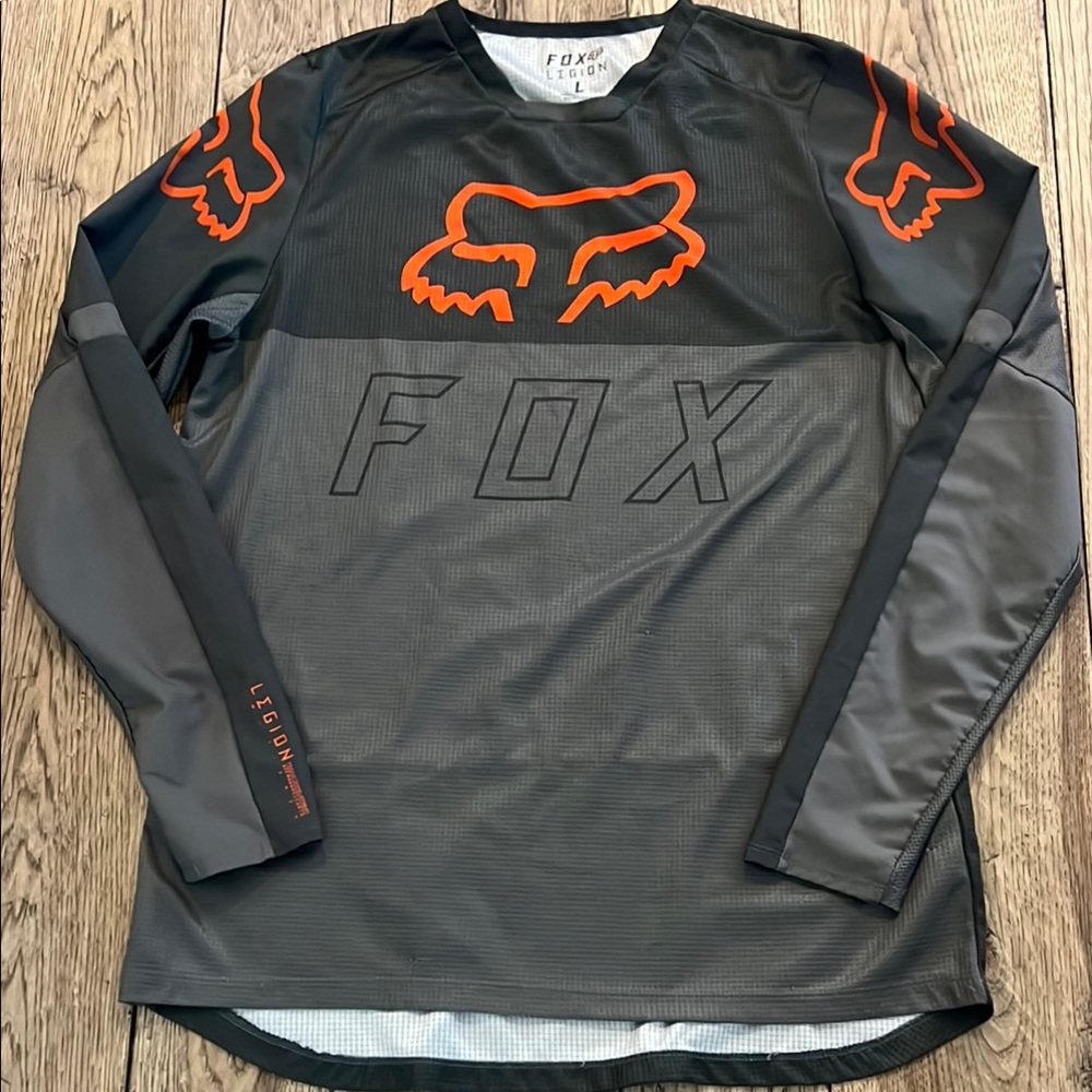 Fox Men's Gray and Orange Shirt
